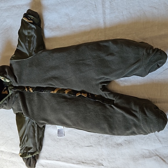 Old Navy Baby Camouflage Puffed Footed Snow Hoodie Jumpsuit Size 6 to 12 months - Picture 10 of 14